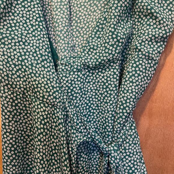 Abercrombie Wrap Dress Women’s XXS Green Floral Flutter Sleeve Boho Resort Beach - Picture 8 of 9
